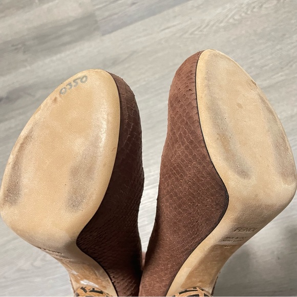 FENDI Logo Python Embossed Leather Round Toe Designer Heels - Size 10 - Brown - Picture 9 of 11